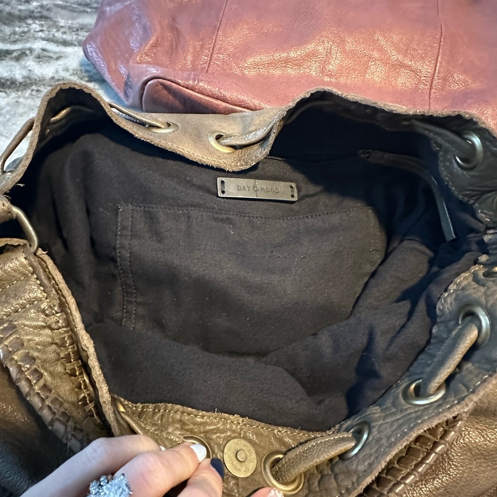 Day & Mood Stylish Olive Green and Dusty Rose Leather Handbags - Picture 6 of 16